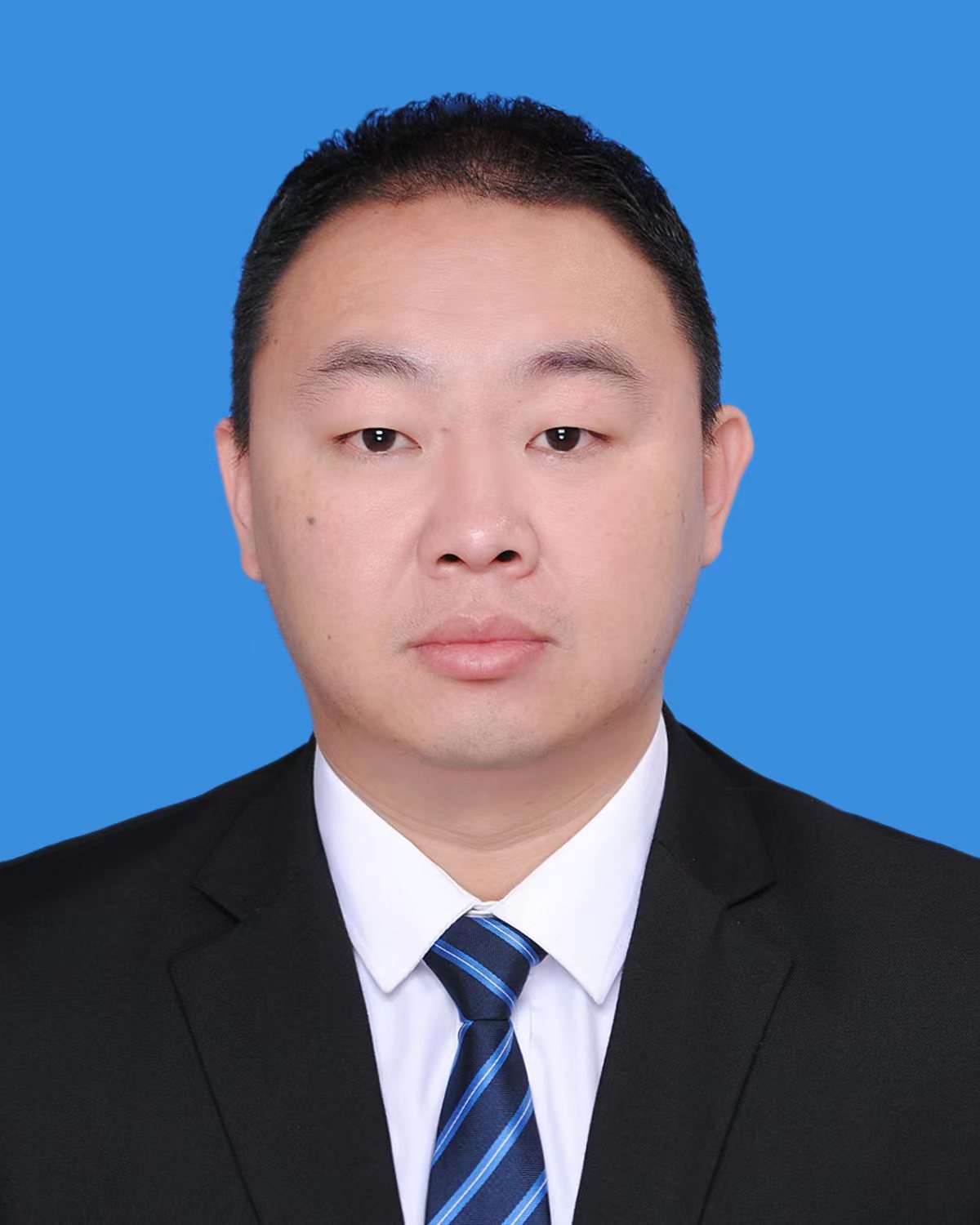叶启动证件照.jpg