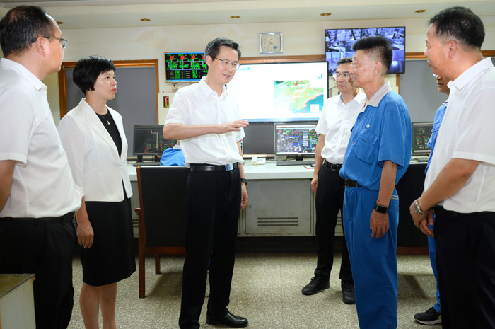 陈书记调研民丰_副本.jpg